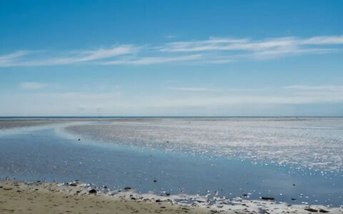 Amely - 500M from the Sea: Sky, Blue, Water, Daytime, Water Resources, Natural Environment, Horizon, Beach, Cloud