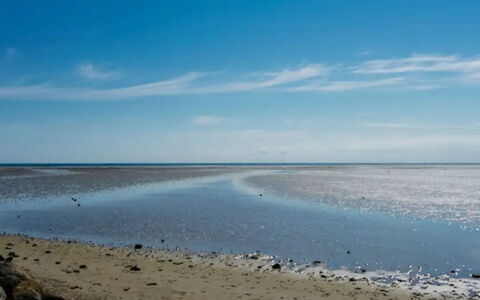 Amely - 500M from the Sea: Sky, Blue, Water, Water Resources, Horizon, Beach, Shore, Cloud, Ecoregion