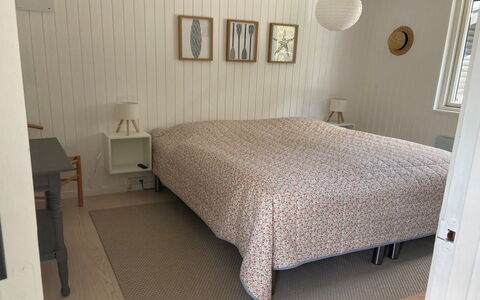 Barba - 2Km from the Sea: Floor, Bedroom, Furniture, Flooring, Bed, Wood, Interior Design, Bed Sheet, Bedding, Textile