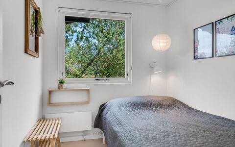 Barba - 2Km from the Sea: Wall, Interior Design, Wood, Flooring, Ceiling, Floor, Bedroom, Bed, Lighting, Room