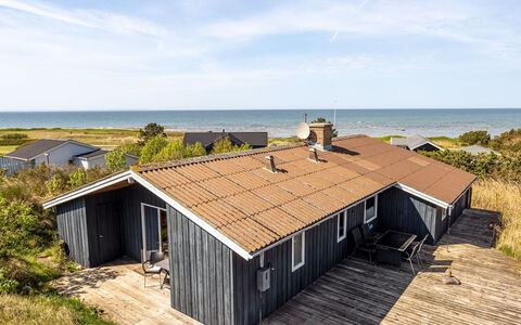 Frender - 150M from the Sea: Wood, Home, Porch, Deck, Hardwood, Roof, Wood Stain, Wood Flooring, Eco Hotel