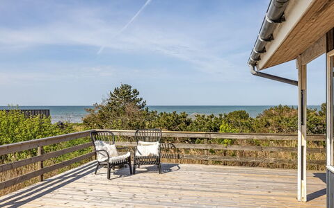 Frender - 150M from the Sea: Wood, Home, Porch, Deck, Hardwood, Roof, Wood Stain, Wood Flooring, Eco Hotel
