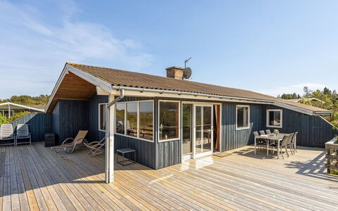 Frender - 150M from the Sea: Wood, Home, Porch, Deck, Hardwood, Roof, Wood Stain, Wood Flooring, Eco Hotel