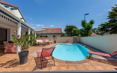 Corsaires: Sky, Cloud, Plant, Tree, Architecture, Land Lot, Shade, Landscape, Real Estate, Rural Area