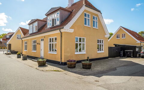 Fria - 500M from the Sea: 