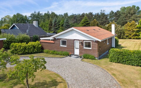 Onni - 1Km from the Sea: House, Home, Door, Roof, Cottage, Estate, Garden, Shade, Siding, Yard