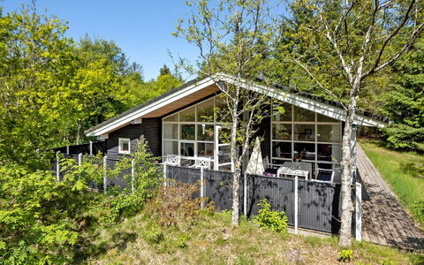 Elena - 800M to the Fjord: Building, House, Window, Home, Roof, Residential Area, Shrub, Cottage, Land Lot
