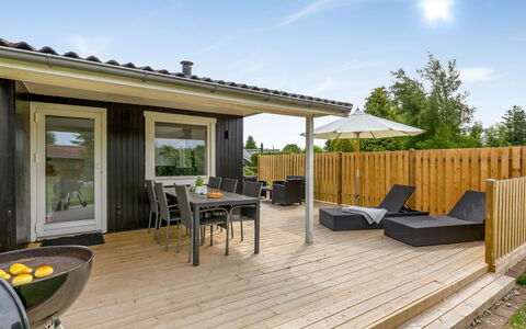 Silvana - 750M from the Sea: Wood, Home, House, Porch, Hardwood, Plank, Wood Stain, Deck, Door, Cottage