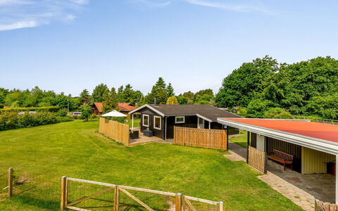 Silvana - 750M from the Sea: House, Residential Area, Home, Roof, Land Lot, Plain, Rural Area, Cottage, Estate, Garden