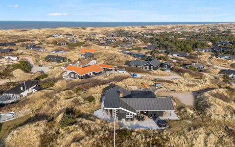 Tahnee - 450M from the Sea: Cottage, Shed, Hut, Farmhouse, Prairie, Shack, Barn, Log Cabin, Garden Buildings