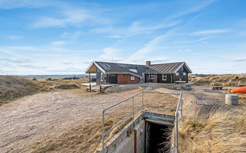 Tahnee - 450M from the Sea: Cottage, Shed, Hut, Farmhouse, Prairie, Shack, Barn, Log Cabin, Garden Buildings