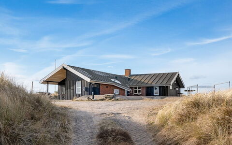 Tahnee - 450M from the Sea: Cottage, Shed, Hut, Farmhouse, Prairie, Shack, Barn, Log Cabin, Garden Buildings
