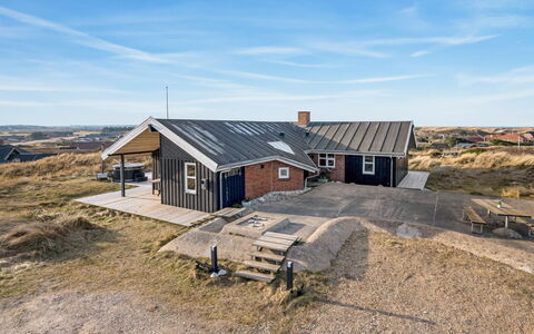 Tahnee - 450M from the Sea: Cottage, Shed, Hut, Farmhouse, Prairie, Shack, Barn, Log Cabin, Garden Buildings
