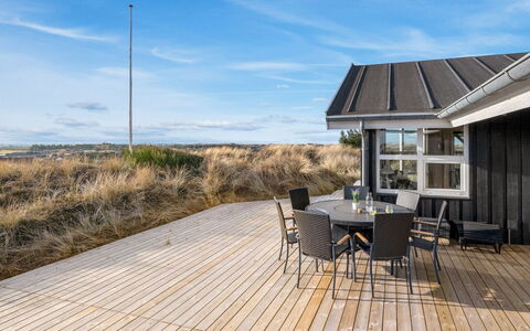 Tahnee - 450M from the Sea: Cottage, Shed, Hut, Farmhouse, Prairie, Shack, Barn, Log Cabin, Garden Buildings