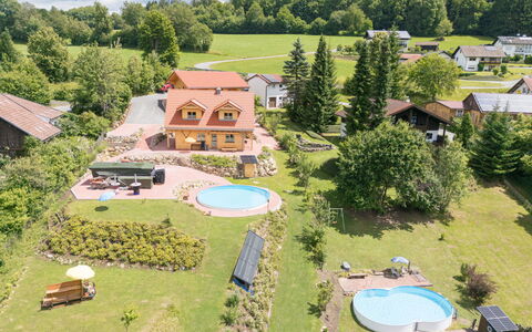 Spiegelau 604: House, Estate, Lawn, Farmhouse, Swimming Pool, Garden, Landscaping, Resort, Park, Yard