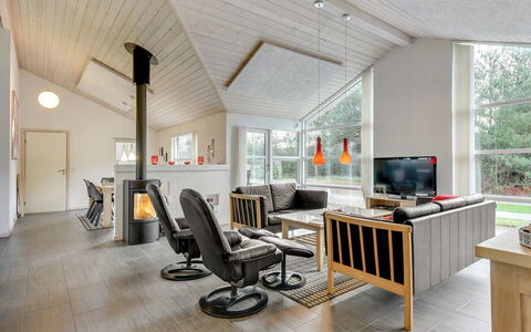 Nani - 900M from the Sea: Cottage, Shed, Hut, Farmhouse, Prairie, Shack, Barn, Log Cabin, Garden Buildings