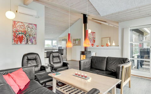 Nani - 900M from the Sea: Cottage, Shed, Hut, Farmhouse, Prairie, Shack, Barn, Log Cabin, Garden Buildings