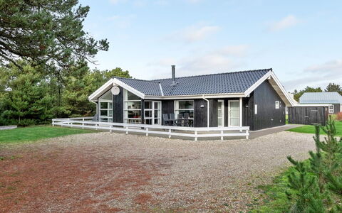 Nani - 900M from the Sea: Cottage, Shed, Hut, Farmhouse, Prairie, Shack, Barn, Log Cabin, Garden Buildings