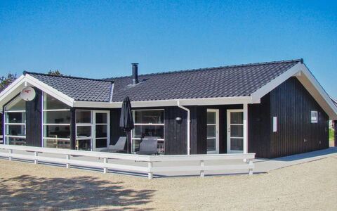 Nani - 900M from the Sea: Cottage, Shed, Hut, Farmhouse, Prairie, Shack, Barn, Log Cabin, Garden Buildings