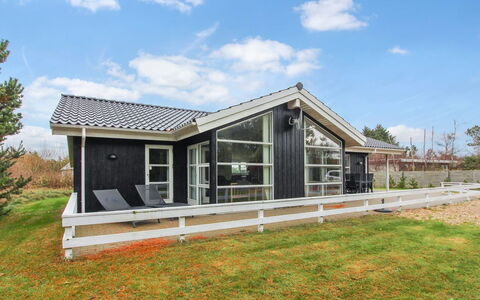 Nani - 900M from the Sea: Cottage, Shed, Hut, Farmhouse, Prairie, Shack, Barn, Log Cabin, Garden Buildings