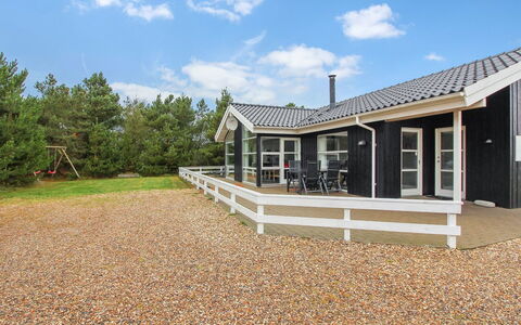 Nani - 900M from the Sea: Cottage, Shed, Hut, Farmhouse, Prairie, Shack, Barn, Log Cabin, Garden Buildings