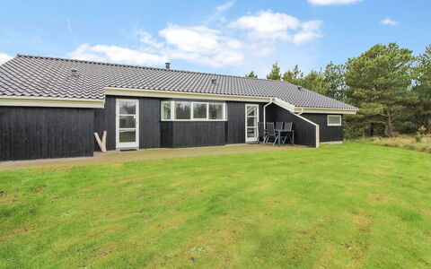 Nani - 900M from the Sea: Cottage, Shed, Hut, Farmhouse, Prairie, Shack, Barn, Log Cabin, Garden Buildings