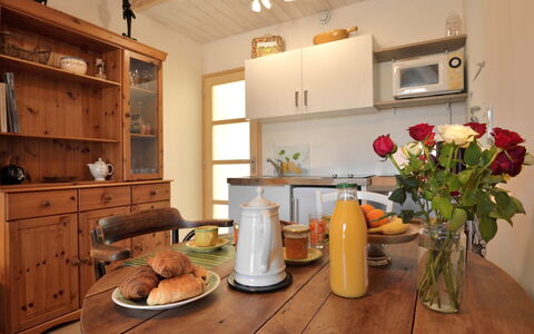 Petit Grain de Café: Furniture, Table, Cabinetry, Property, Flower, Countertop, Tableware, Wood, Interior Design, Lighting