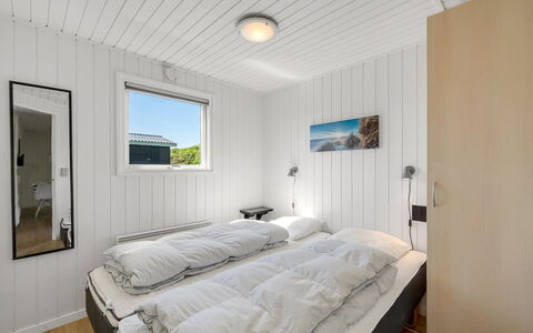 Lill - 50M from the Sea: Wood, Bedroom, Plank, Hardwood, Bed, Bedding, Siding, Ice Cap, Bed Frame