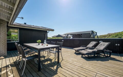 Lill - 50M from the Sea: Plant Community, Sunlight, Herbaceous Plant, Garden, Plantation, Agriculture, Farm