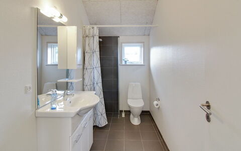 Ethel - 1.5Km to the Fjord: Plumbing Fixture, Bathroom Sink, Flooring, Bathroom, Sink, Floor, Interior Design, Tap, Toilet, Ceiling