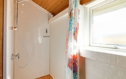Enwald - 300M from the Sea: Plumbing Fixture, Bathroom, Wall, Flooring, Interior Design, Wood, Floor, Tap, Ceiling, Plumbing
