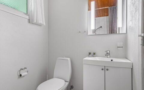 Grette - 1.5Km from the Sea: Toilet Seat, Bathroom, Bathroom Sink, Plumbing Fixture, Toilet, Sink, Wall, Flooring, Interior Design, Floor