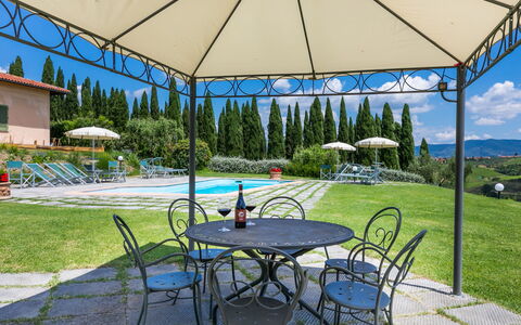 Vinci 956: Table, Furniture, Plant, Property, Nature, Shade, Chair, Outdoor Furniture, Outdoor Table, Leisure
