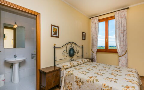 Vinci 956: Mirror, Property, Furniture, Window, Building, Sink, Tap, Azure, Wood, Comfort
