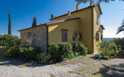 Bellavista: Building, Daytime, Sky, Plant, Tree, Arecales, Fence, Terrestrial Plant, Urban Design, Woody Plant