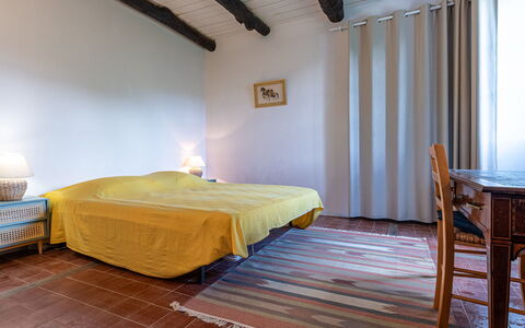 Maison Penta: Property, Furniture, Building, Comfort, Wood, Textile, Architecture, Interior Design, Flooring