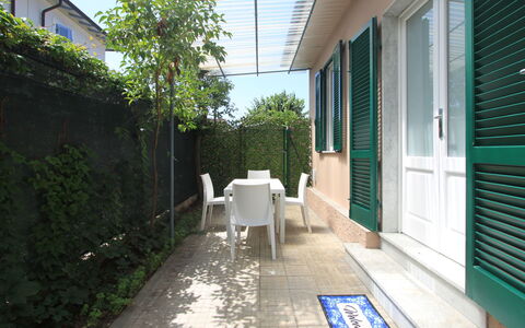 Villa Paola: Plant, Building, Shade, Flooring, Floor, House, Residential Area, Grass, Window, Chair