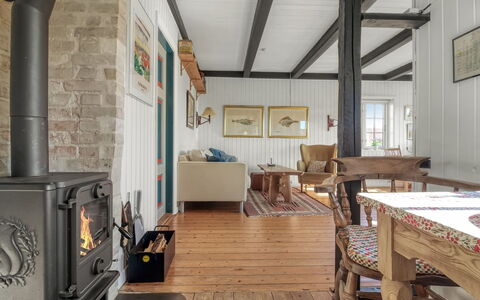 Christin - 275M from the Sea: Wood, Flooring, Floor, Interior Design, Furniture, Ceiling, Wood Flooring, Room, Living Room, Hardwood