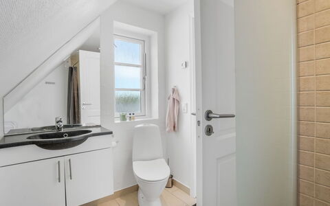 Springimile - 300M from the Sea: Plumbing Fixture, Flooring, Bathroom, Wall, Floor, Interior Design, Wood, Sink, Toilet, Tap