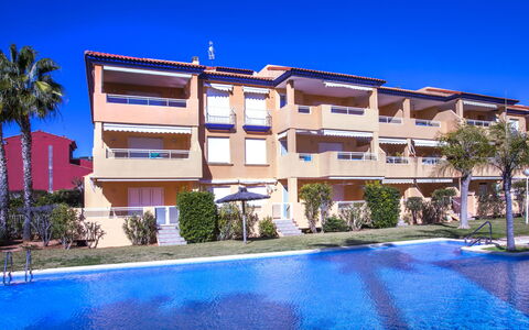 Jardine de Bolonia Plus: Plant, Water, Building, Property, Sky, Blue, Azure, Swimming Pool, Tree, Leisure