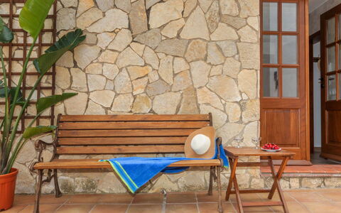 El Raco: Plant, Furniture, Table, Outdoor Bench, Flowerpot, Building, Wood, Outdoor Furniture, Interior Design, Houseplant