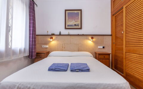 El Raco: Wood, Interior Design, Bed, Furniture, Flooring, Floor, Ceiling, Bedroom, Room, Apartment