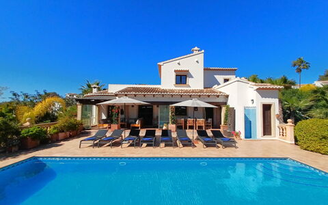 Villa Lantana: Furniture, Outdoor Furniture, Chair, Garden, Wood Stain, Lawn, Hardwood, Shade, Backyard