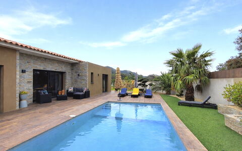 Villa les Lieges: Swimming Pool, Resort, Estate, Eco Hotel, Villa, Hacienda, Outdoor Furniture, Hotel, Courtyard