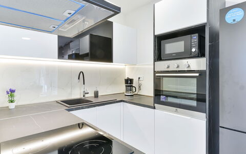 Sunset: Countertop, Cabinetry, Tap, Property, Sink, Kitchen Sink, Furniture, Kitchen, Kitchen Stove, Plumbing Fixture