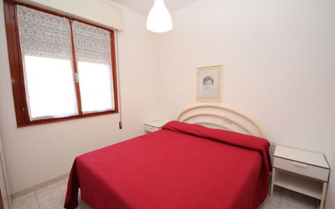 Rosolina Mare 625: Building, Property, Furniture, Window, Comfort, Interior Design, Wood, House, Window Blind, Flooring