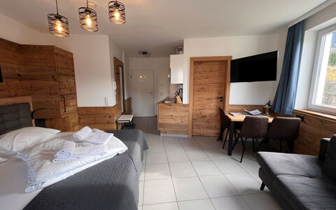 Rehkitz: Furniture, Property, Table, Building, Comfort, Window, Interior Design, Lighting, Floor, Wood