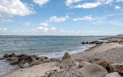 Elsabeth - 20M from the Sea: Sky, Blue, Water, Water Resources, Rock, Body Of Water, Daytime, Horizon, Beach, Natural Environment