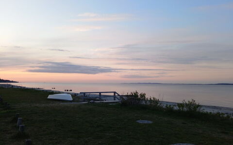 Elsabeth - 20M from the Sea: Sky, Blue, Horizon, Water Resources, Body Of Water, Cloud, Dusk, Sea, Landscape