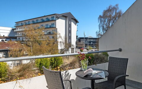 Pekka - 50M from the Sea: Apartment, Balcony, Condominium, Aluminium, Fence, Handrail